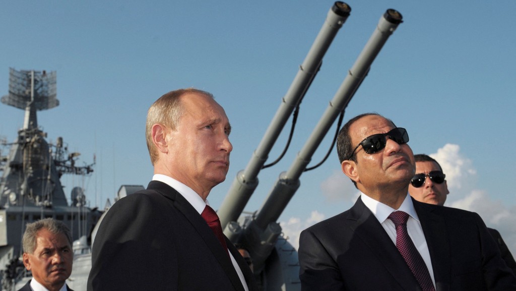 2014年俄罗斯总统普京（左）陪同埃及总统塞西（右2）登上莫斯科号（Moskva）巡洋舰。此舰已在俄乌战争中被击沉。 路透社