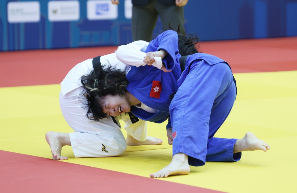 女子57公斤級的楊諾琳（藍衫）負阿聯酋選手.