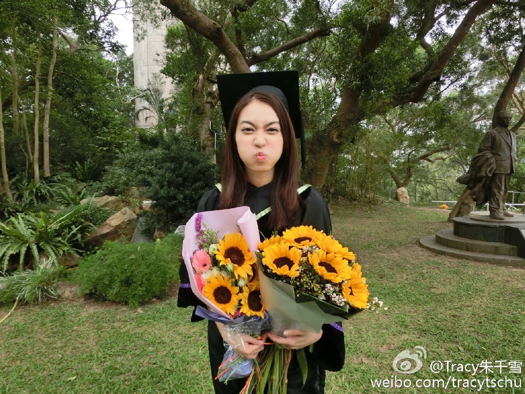 千雪BB去年畢業中文大學企業傳播管理碩士學位,現又在攻讀法律博士課程。