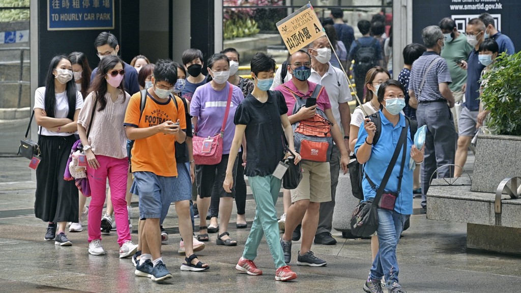旅遊發展局表示，疫情紓緩時會馬上重推「賞你遊香港」及「賞你住」。資料圖片