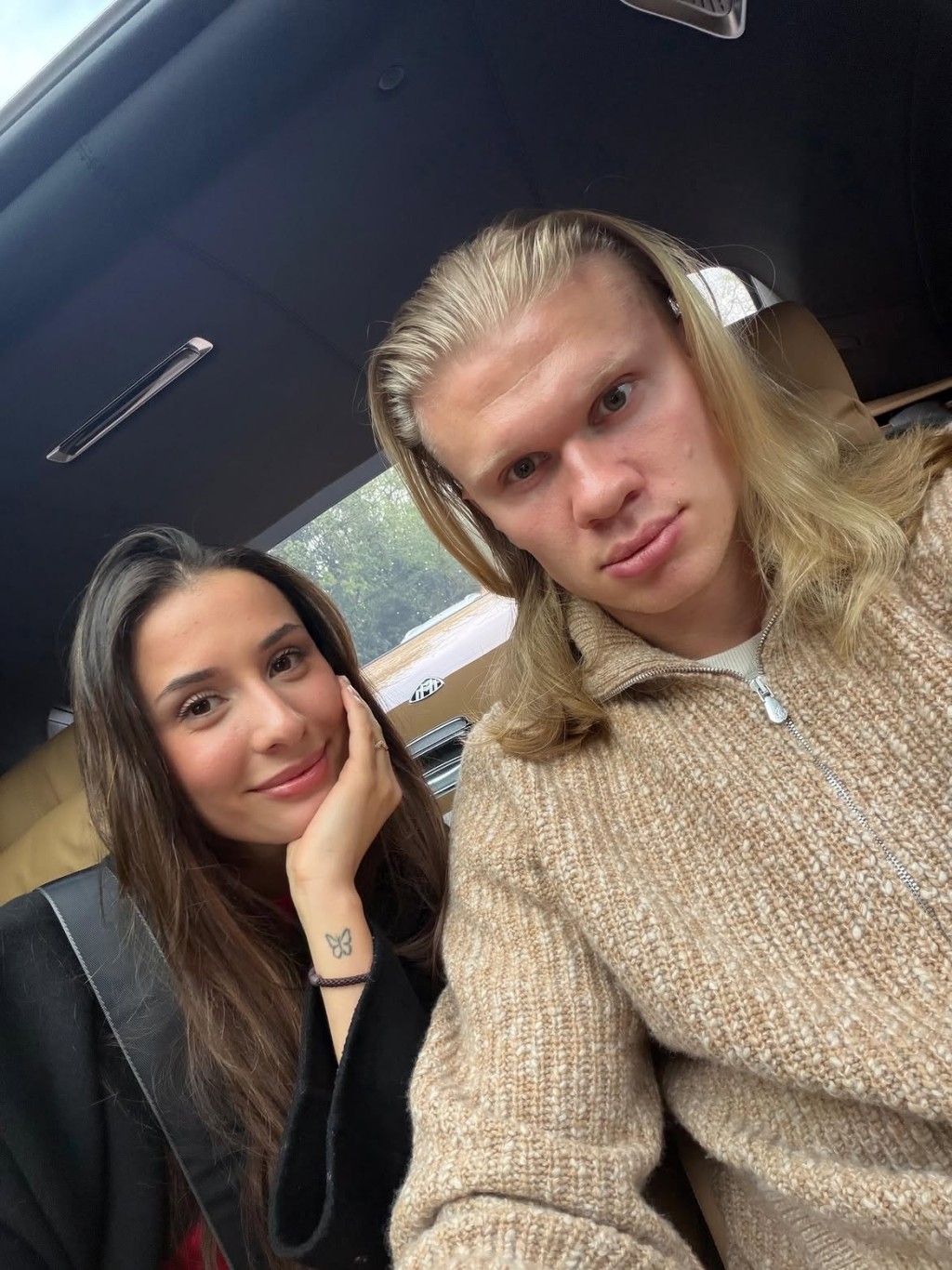 夏蘭特(Erling Haaland)與女友Isabel Haugseng Johansen拍拖多年。(IG@isabellaa) 夏蘭特(Erling Haaland)與女友Isabel Haugseng Johansen拍拖多年。(IG@isabellaa)