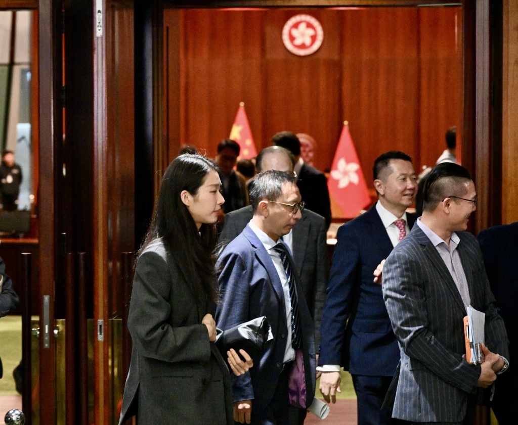 據悉，秘書處要求嚴格，多位議員被要求重讀。