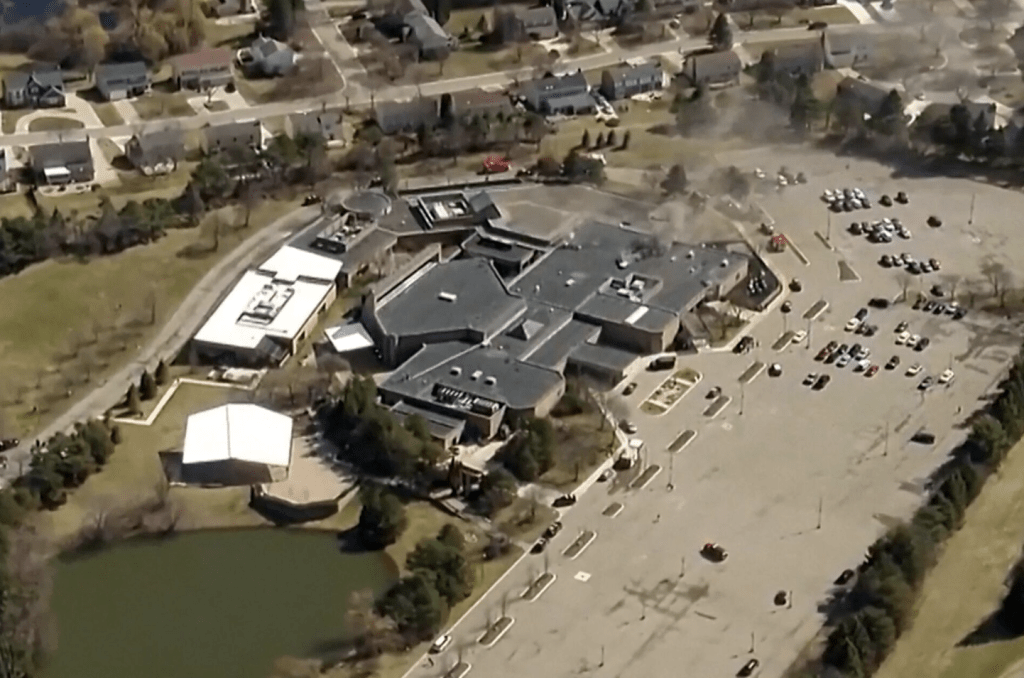 美國聯合以色列與伊朗交戰之際,美國密歇根州底特律市郊一座猶太教堂發生槍擊事件。路透社 美國聯合以色列與伊朗交戰之際,美國密歇根州底特律市郊一座猶太教堂發生槍擊事件。路透社