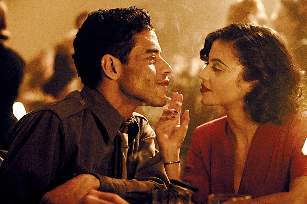 Rami Malek演技出色,內心掙扎又不失專業冷靜。 Rami Malek演技出色,內心掙扎又不失專業冷靜。