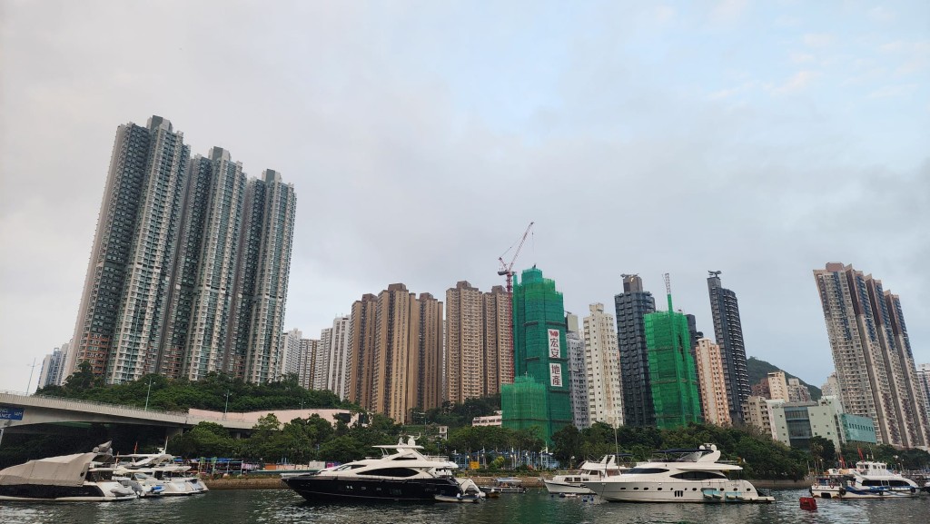 日間部分時間有陽光及酷熱,最高氣溫約33度。黎志偉攝 日間部分時間有陽光及酷熱,最高氣溫約33度。黎志偉攝