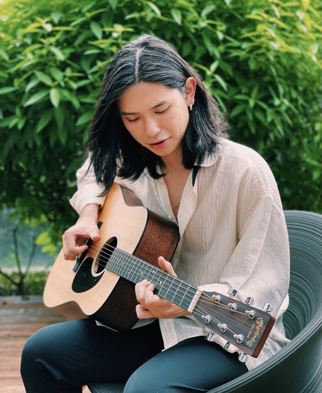 自我介紹為歌手。