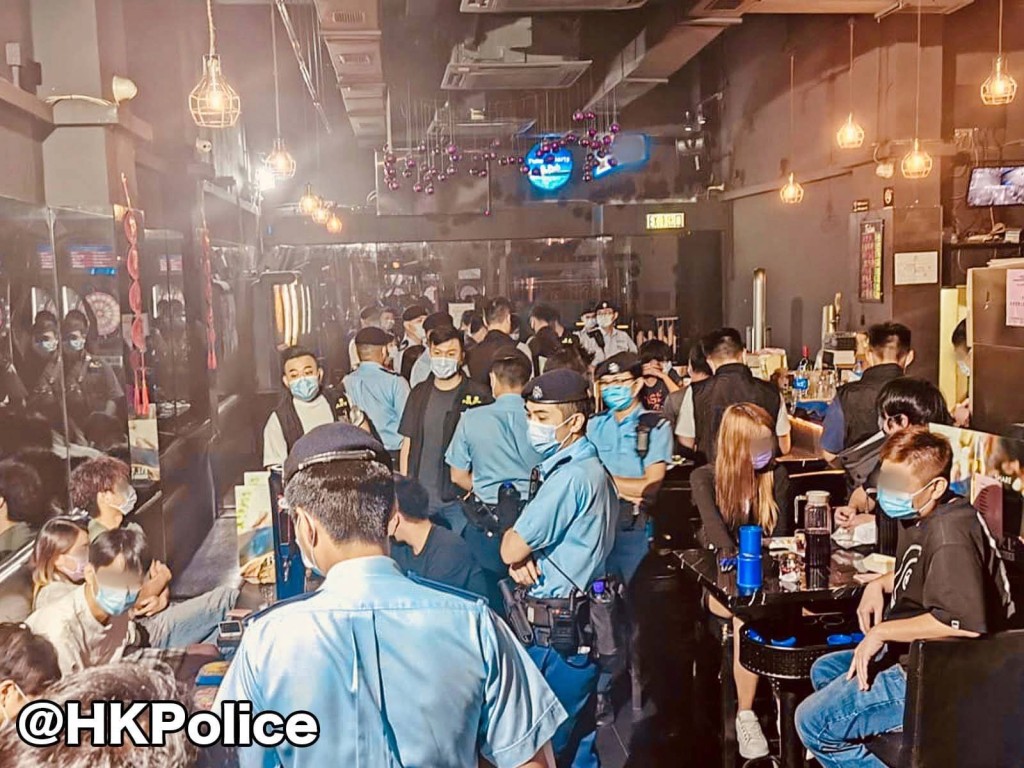 警方大舉搜查夜場。警方圖片