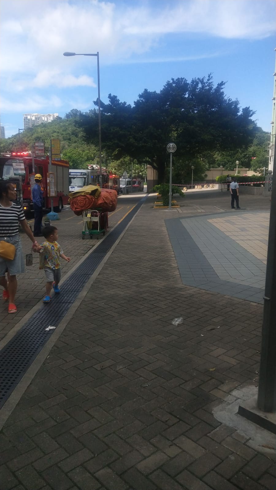 消防到場戒備。網圖