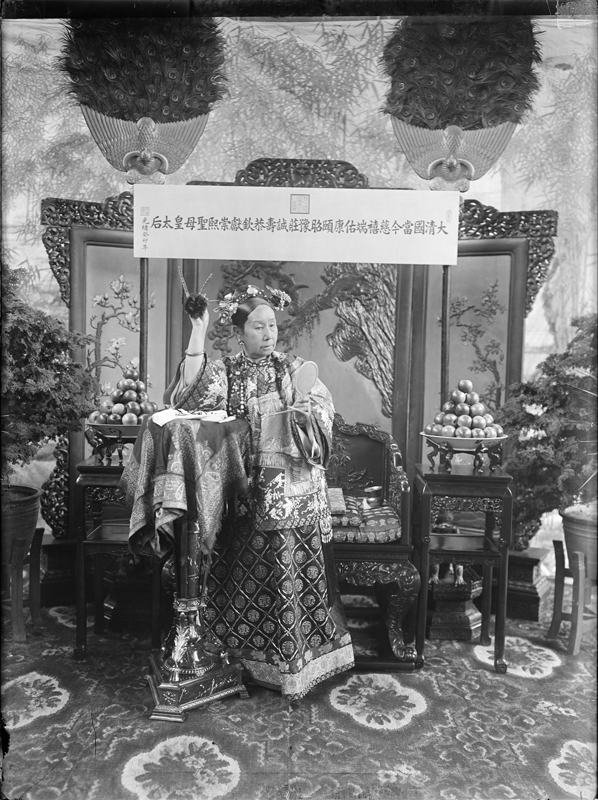 慈禧是统治中国近半个世纪的女人。