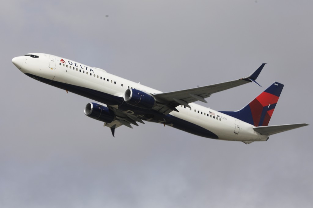 达美航空同一个航班号波音767-300客机也曾发生逃生梯弹开的意外。