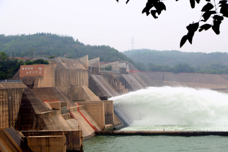 黃河小浪底防洪預泄。（新華社圖片）