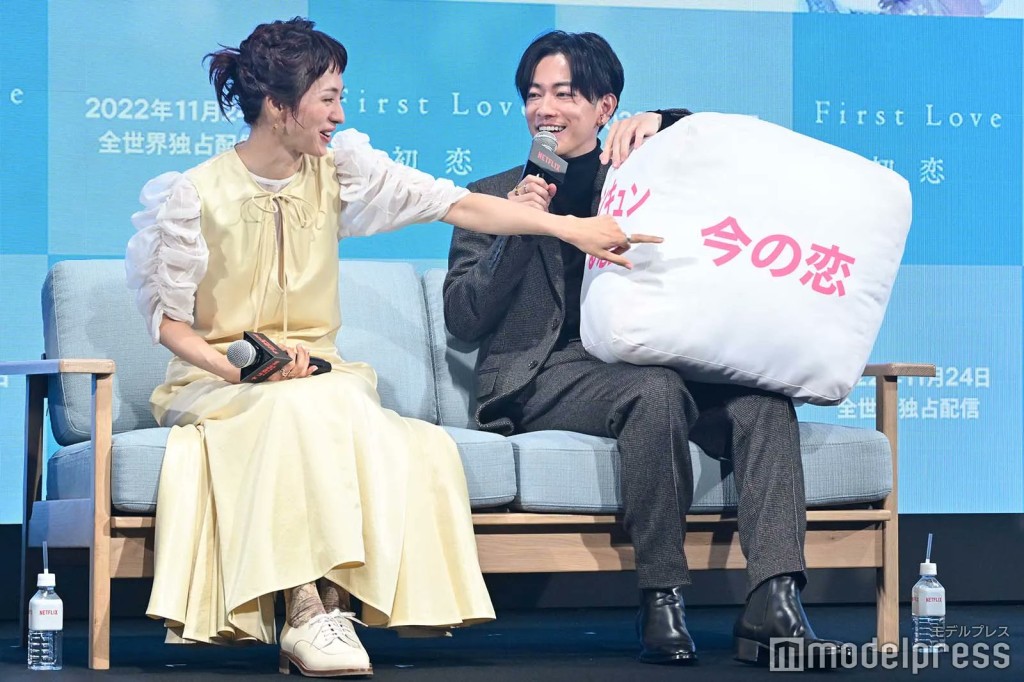 期間擲出一條講及「現在的戀愛」的問題。