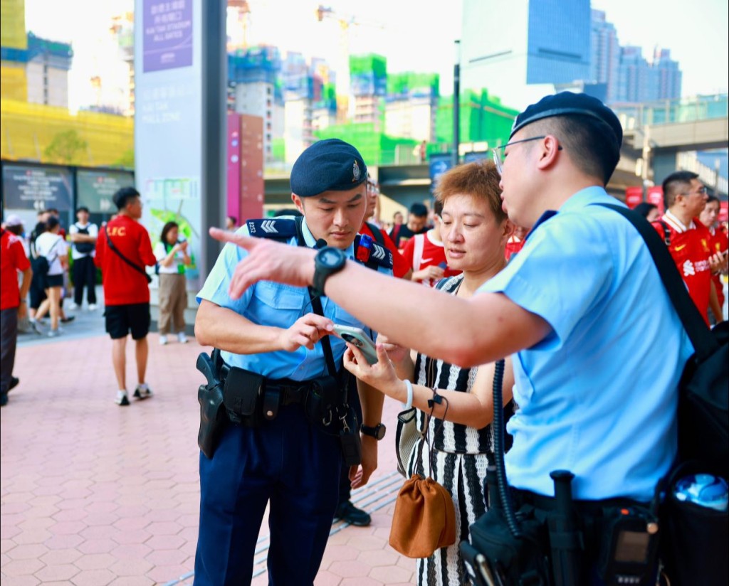 警隊做好人流規劃，維持路面交通暢順及現場秩序。