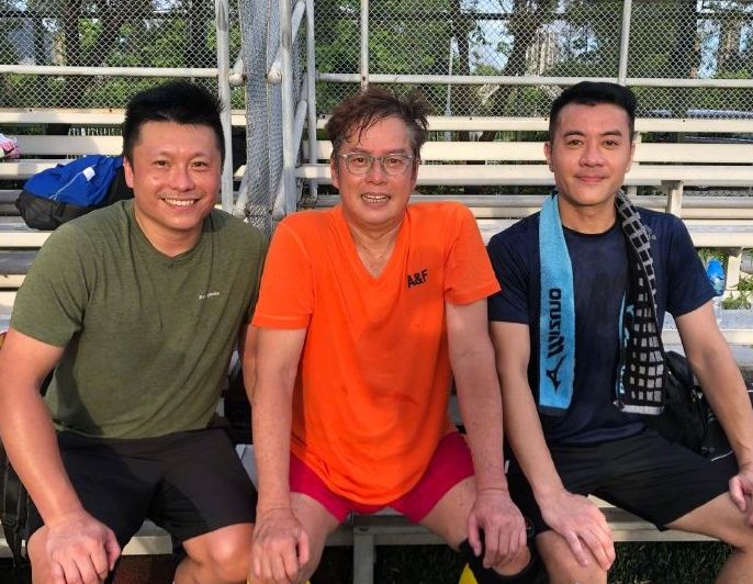 上月因為呢張合照,搞出被網民鬧爆風波,梁漢文梗食真係陰功豬。