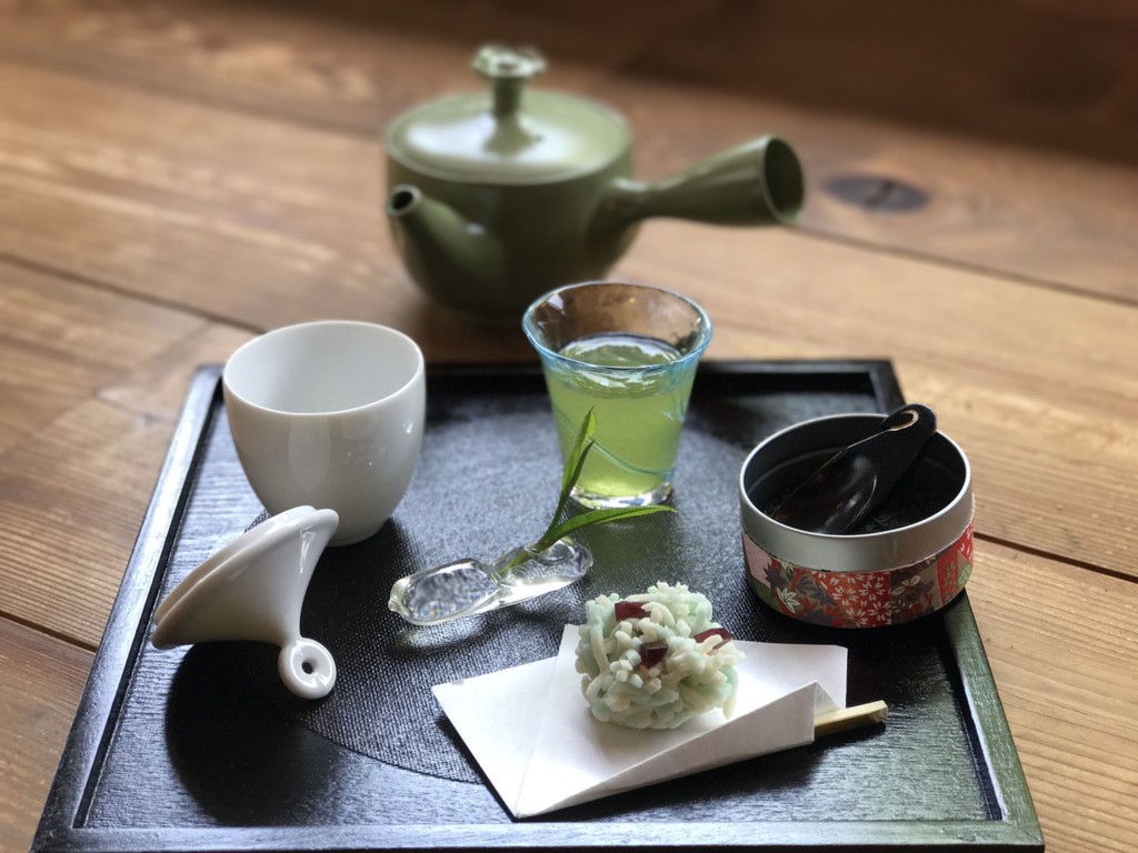 「一番茶」特別吉祥，特別貴，因為是「延年茶」。