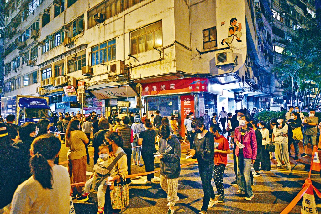 銅鑼灣海宮大廈和海都大廈列作受限區域，居民相繼落樓作檢測。