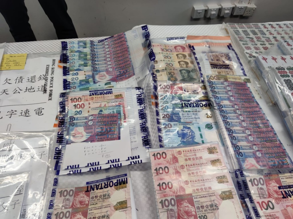 行動中檢獲價值共約數萬元的籌碼和賭款。梁國峰攝