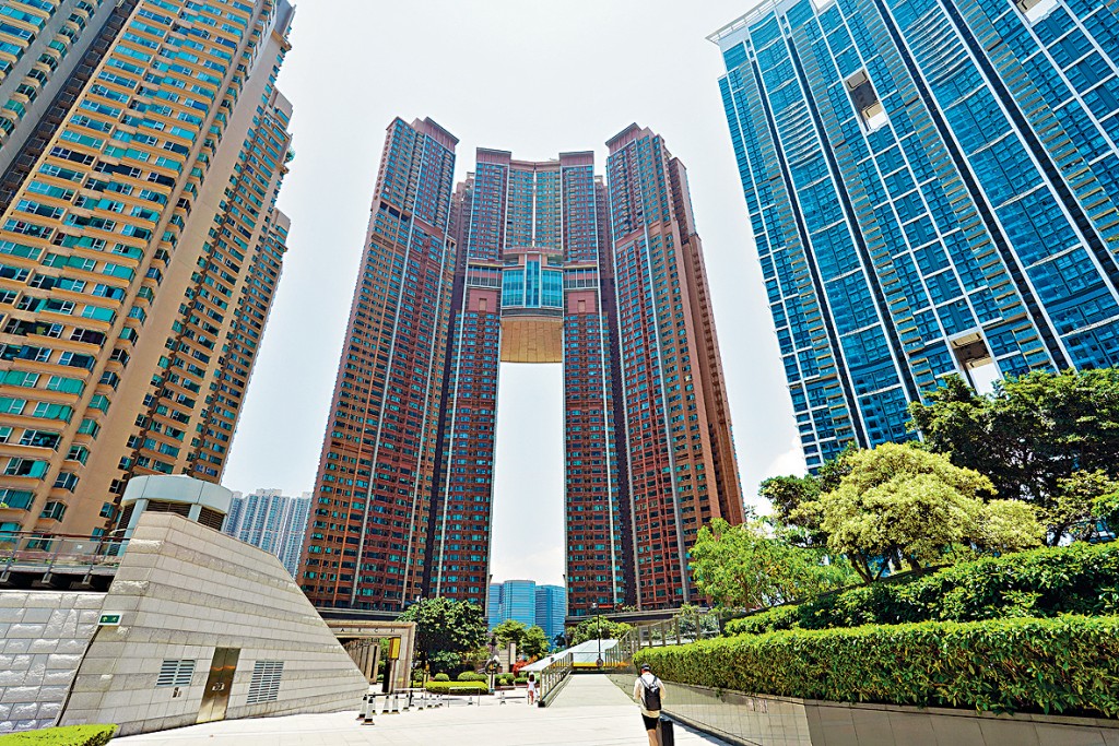 九龍站凱旋門一個高層單位以3718萬易手，原業主帳賺約1765萬。