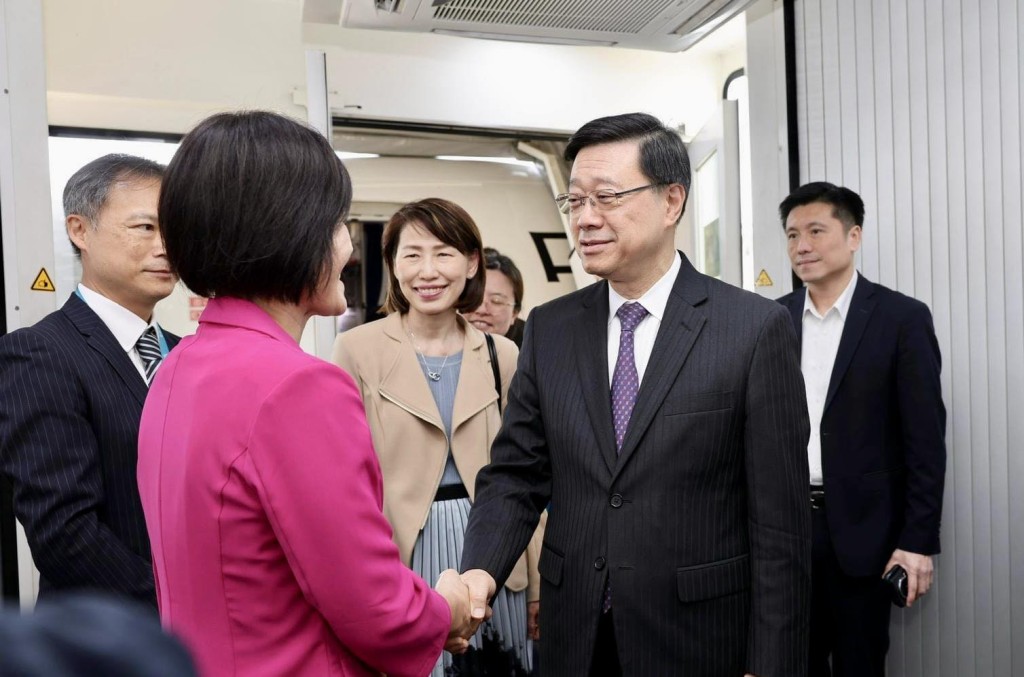 2026年3月,李家超前往海南海口出席博鰲亞洲論壇,謝振中(右一)隨行。 2026年3月,李家超前往海南海口出席博鰲亞洲論壇,謝振中(右一)隨行。