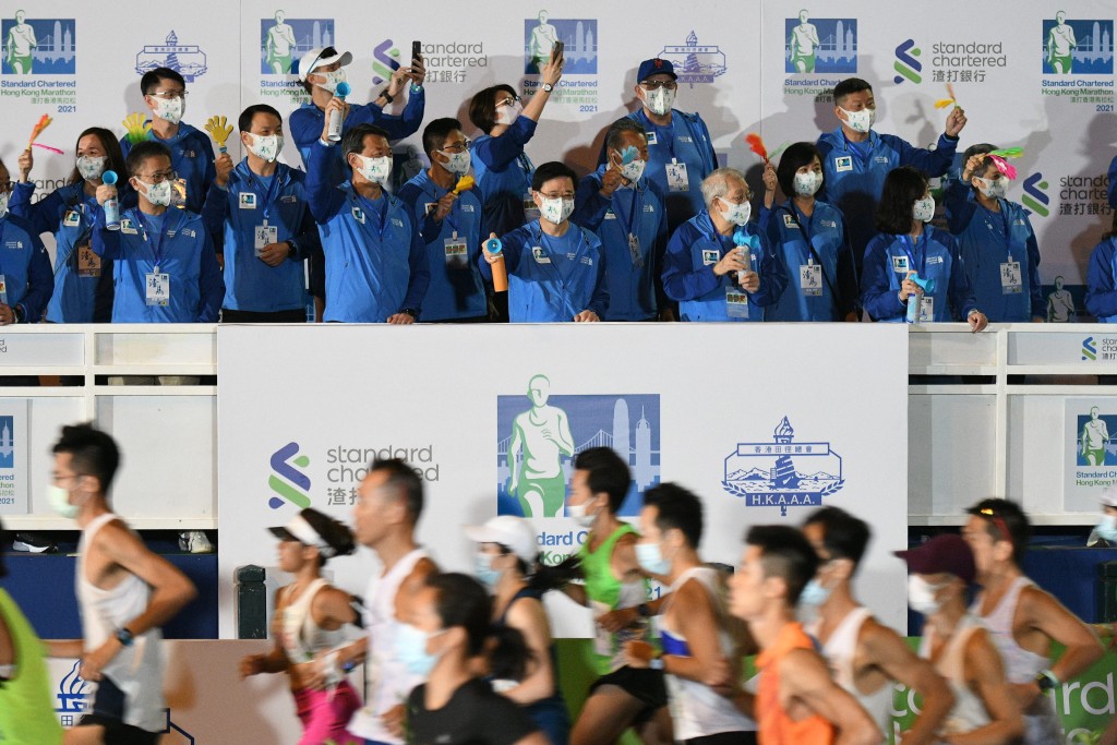 鄭泳舜歡迎香港馬拉松延至明年2月舉行，期望政府繼續主動協助主辦方和業界。