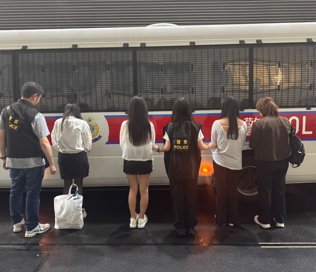 灣仔掃黃 拘5女包括1名54歲內地婦。警方圖片