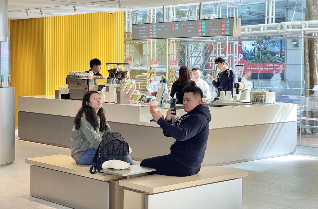 券商跨界開Cafe打「親民牌」 會員飲咖啡最平12元 議員：凸顯定位差異具協同效應