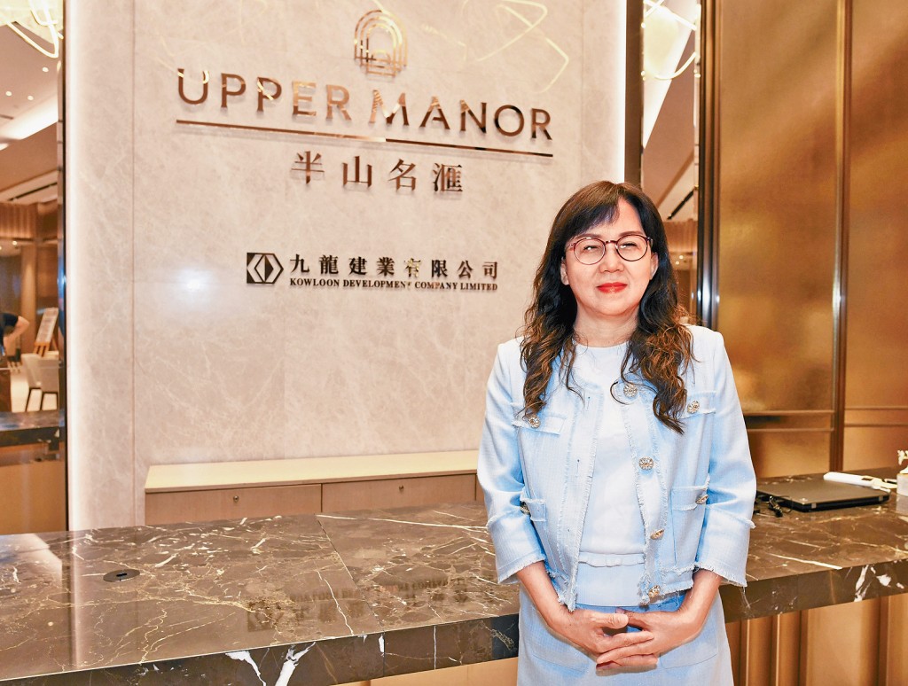 九建陳淑芳表示，隨經濟好轉及股市暢旺下，資金持續流入物業市場，亦帶動豪宅交投量增加。
