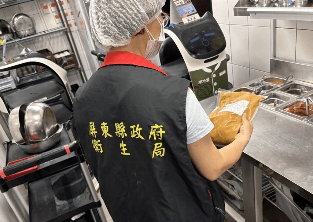 台灣致癌毒油風暴延燒,屏東製造商「台灣有明」有33項產品供貨35家下游業者,屏縣府8日要求立即停售、全面下架。屏縣府 台灣致癌毒油風暴延燒,屏東製造商「台灣有明」有33項產品供貨35家下游業者,屏縣府8日要求立即停售、全面下架。屏縣府