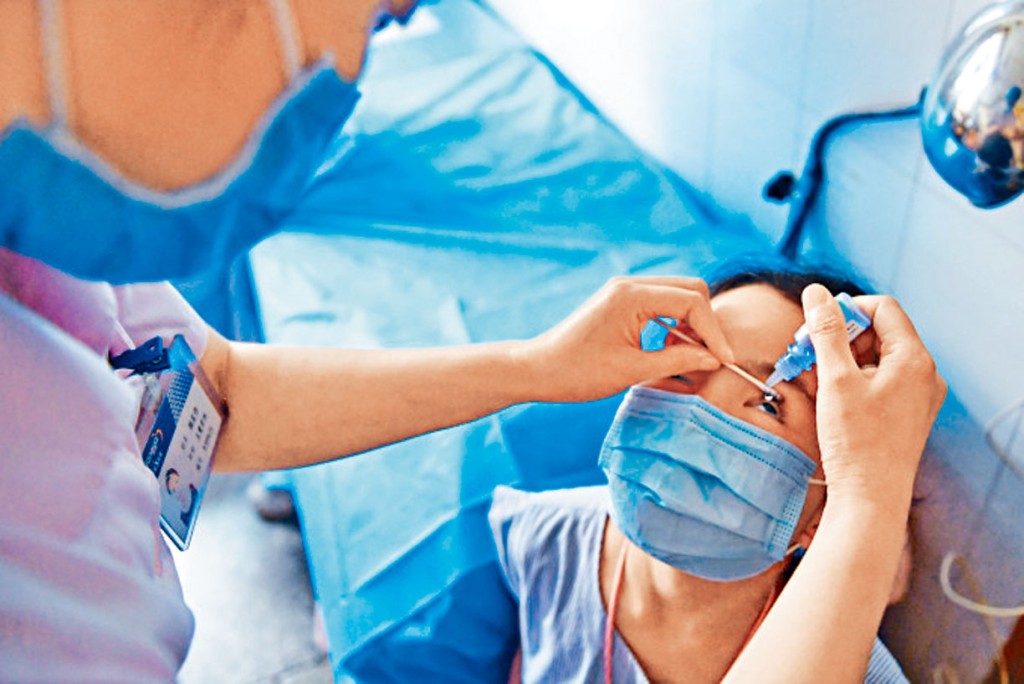 兆科眼科暗盤潛水，每手帳面蝕490元。