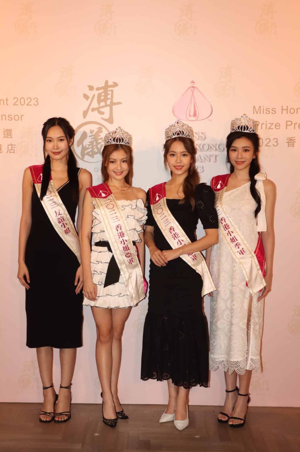 （左起）「友谊小姐」姜依宁、亚军王怡然、冠军庄子璇及季军王敏慈去年当选后出席活动。