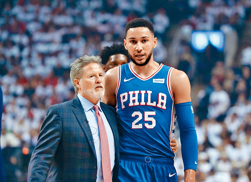 西蒙斯成為76人教練畢特布朗的一隻防守重棋。