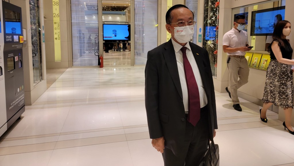 鄭若驊丈夫潘樂陶旗下安樂工程被控告違法。