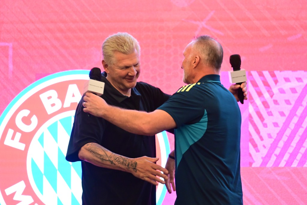 拜仁名宿艾芬堡和維拉名宿麥堅尼出席開幕禮。攝影：魏國謙