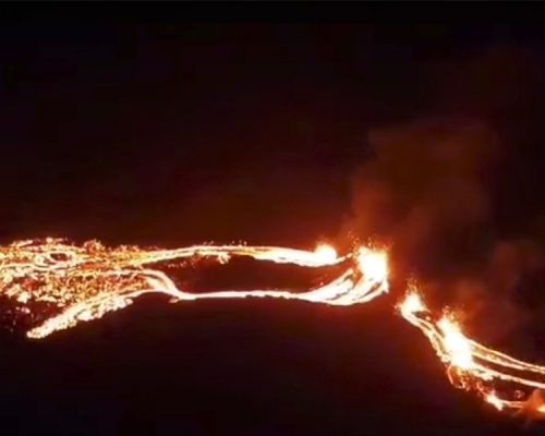 法格拉達爾火山噴發。AP