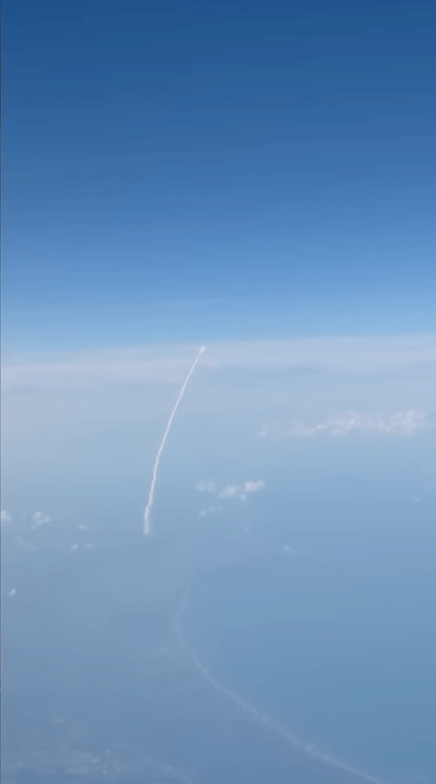 据英媒《bbc》和《衞报》等报道，随着太空船升空，网上随即流传多段“上帝视角”影片。