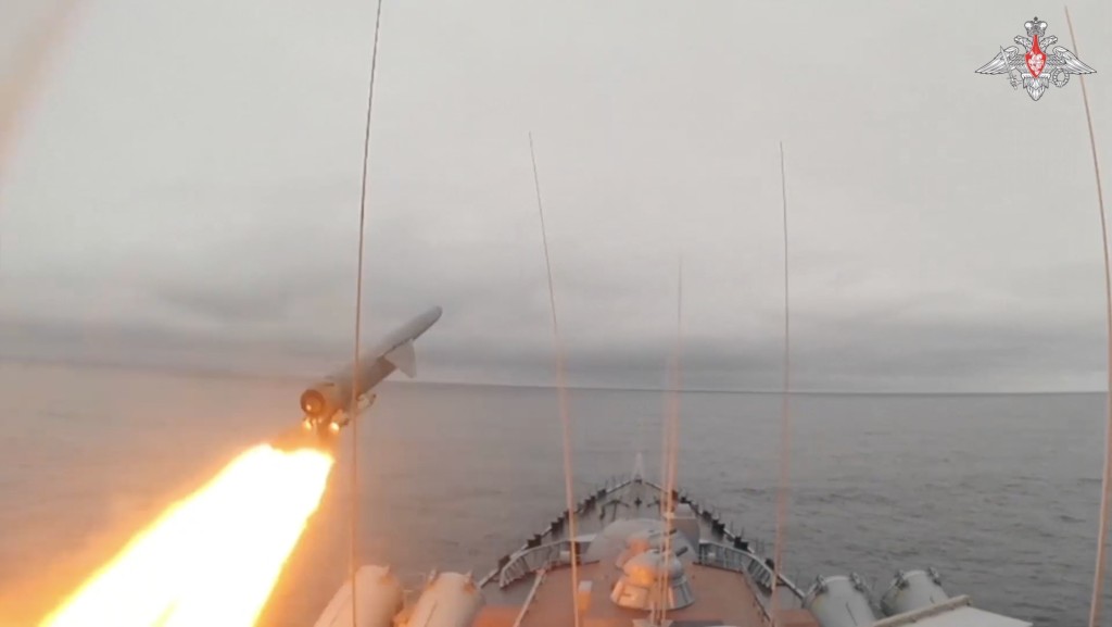 俄罗斯在今次海上演习中发射多种巡航导弹。路透社