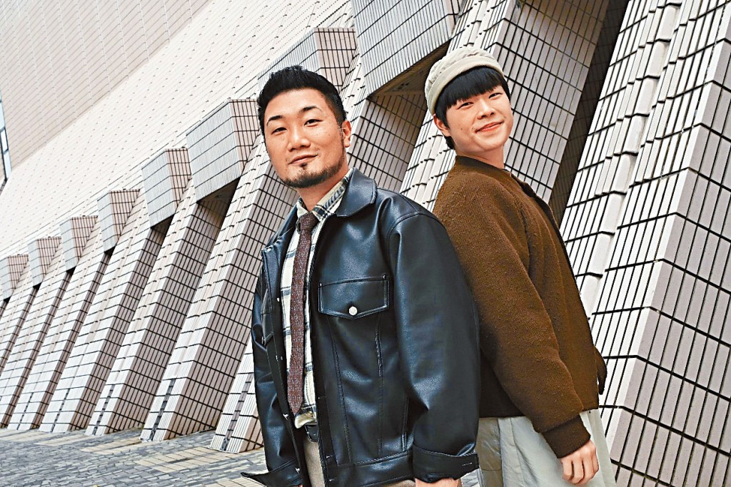 「大台主」旗下唱作歌手Monkey(薛德勇)與Rumbu。 「大台主」旗下唱作歌手Monkey(薛德勇)與Rumbu。