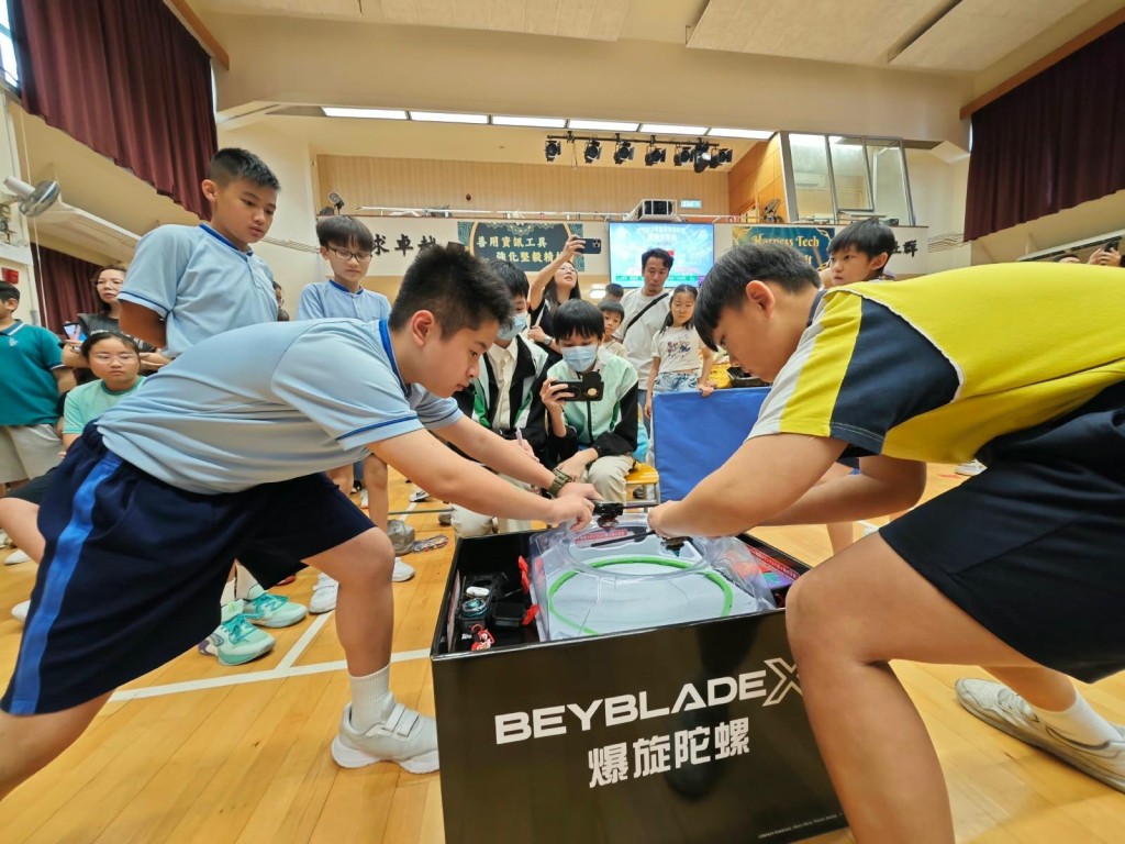屯門區近200名少年警訊會員踴躍參與「爆旋陀螺國慶會長盃」。