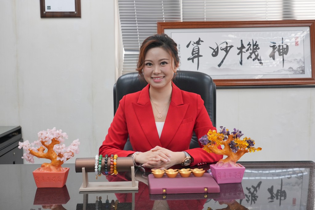 玄學家唐碧霞表示，玄學角度一定是用新鮮碌柚葉洗澡比較好。（資料圖片）