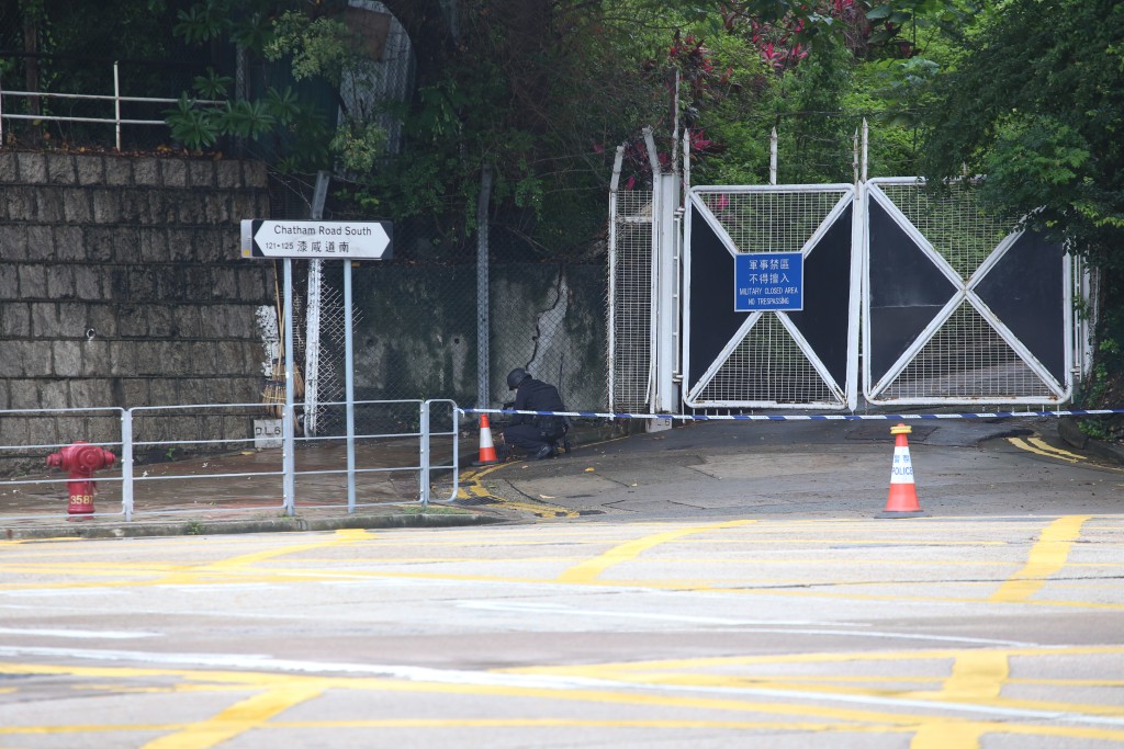 警方將現場一段道路封鎖。劉漢權攝
