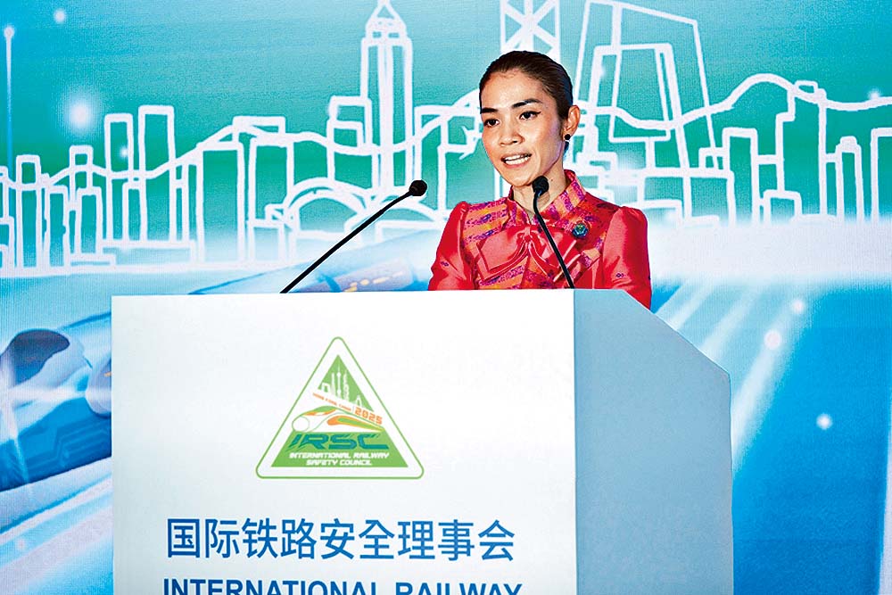 柬埔寨公共工程與運輸部副部長H.E. KOY Sodany於第三十五屆國際鐵路安全理事會年度會議開幕禮上致辭。