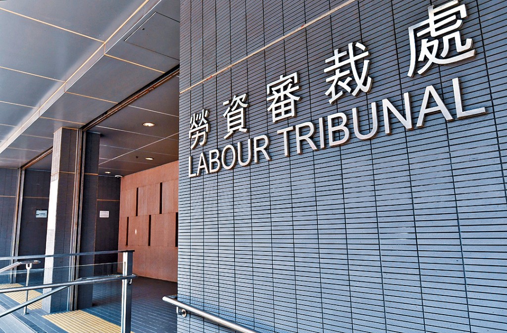 不少被拖欠薪金、遣散費等的工友，需向勞資審裁處入稟申索。