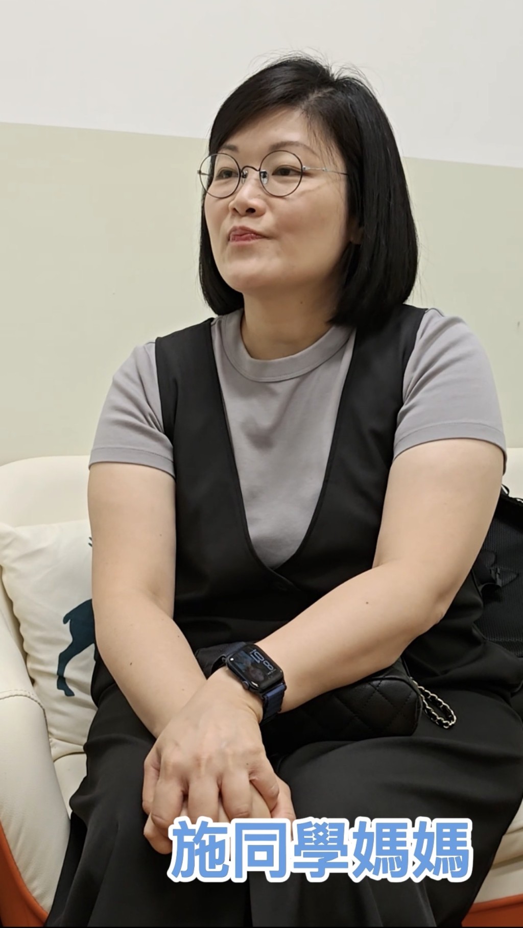 陪伴升讀小四兒子回校的施太。(圖片來源:Oh!爸媽) 陪伴升讀小四兒子回校的施太。(圖片來源:Oh!爸媽)
