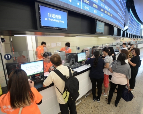 本港各渠道共售出約15000張車票。