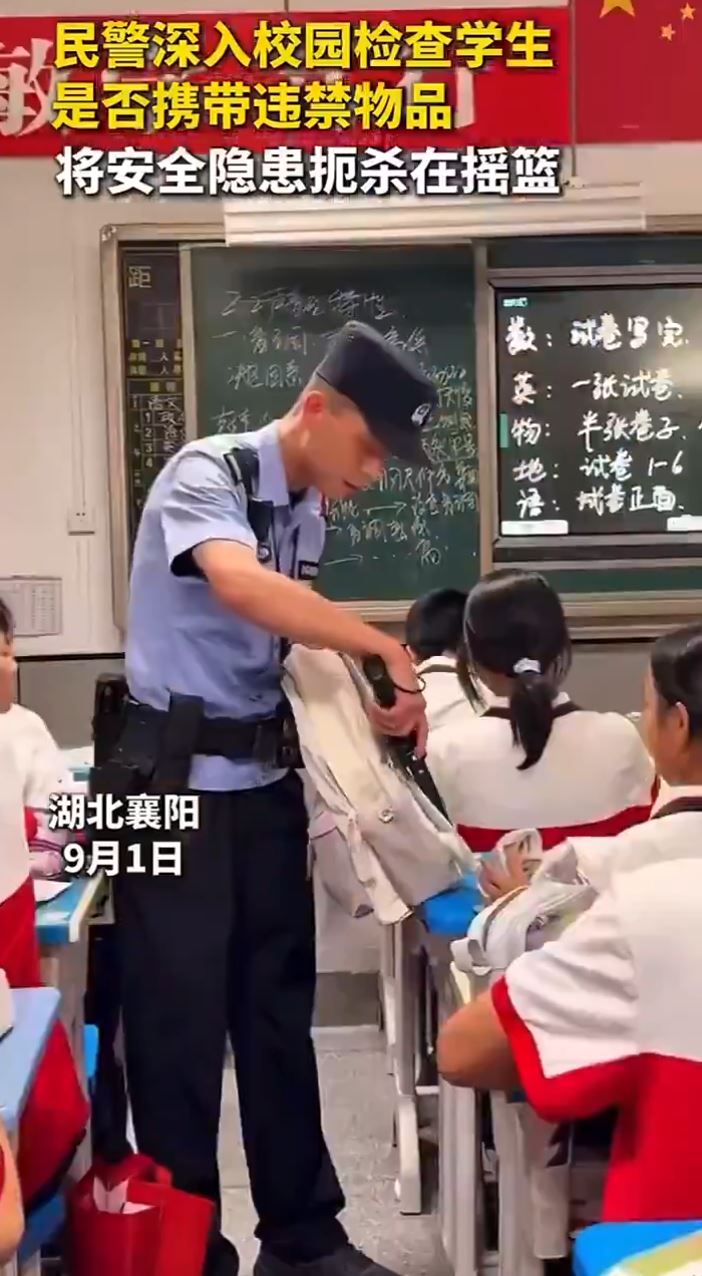 湖北襄陽警入校「踢倉」式檢查，遭外界質疑後將影片刪除。襄陽公安