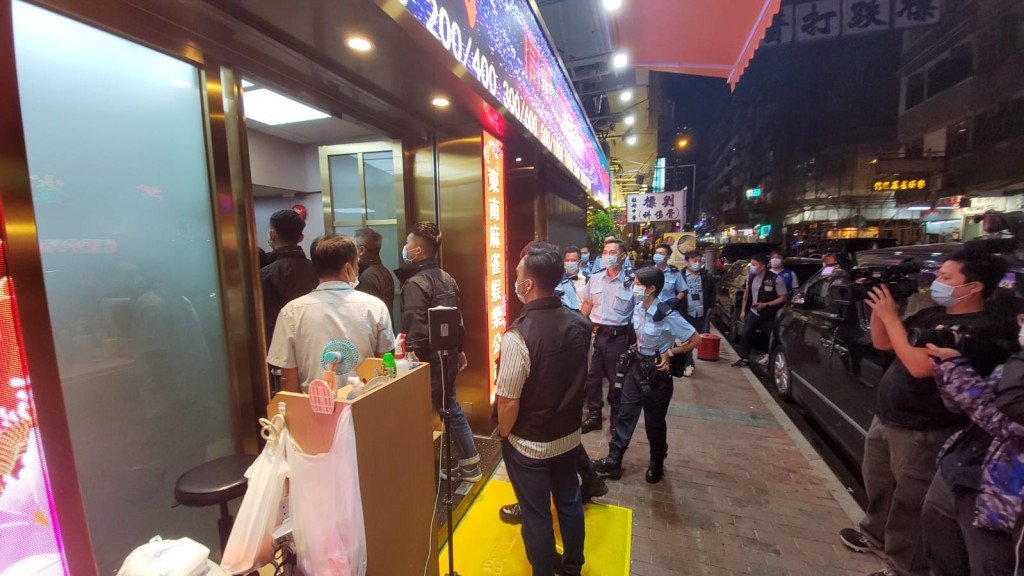 警方巡查麻雀館。