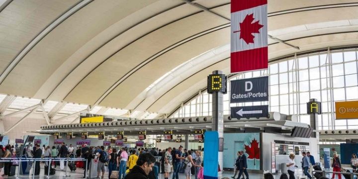 多倫多皮爾遜國際機場驚爆內鬼運毒網案。Pearson Airport Limo Service