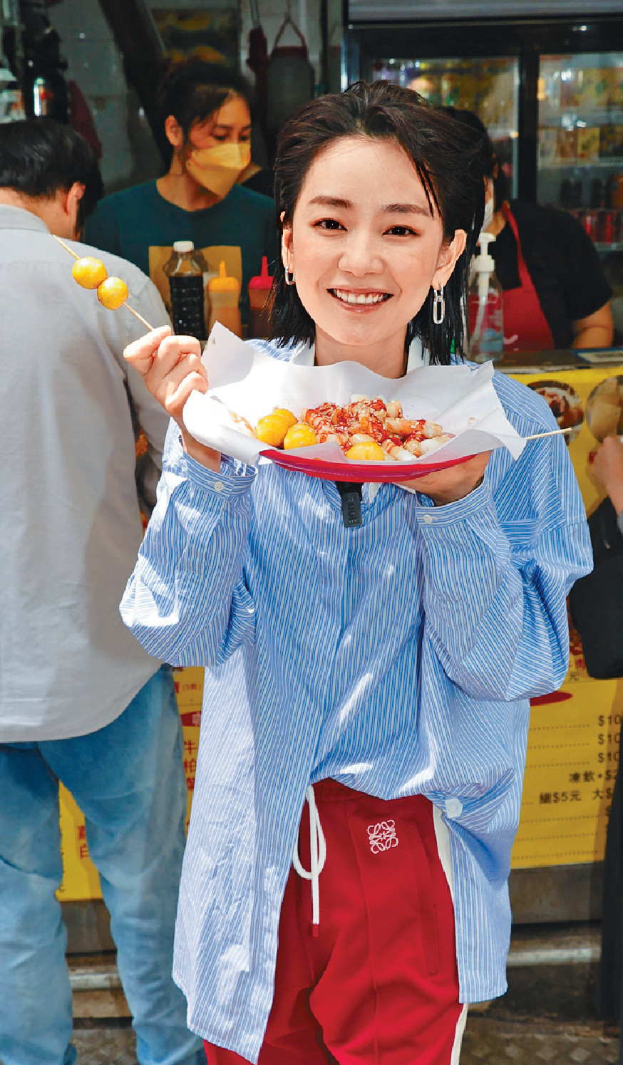 ■劉雅瑟覺得不用戴罩「掃街」，感覺特別爽。
