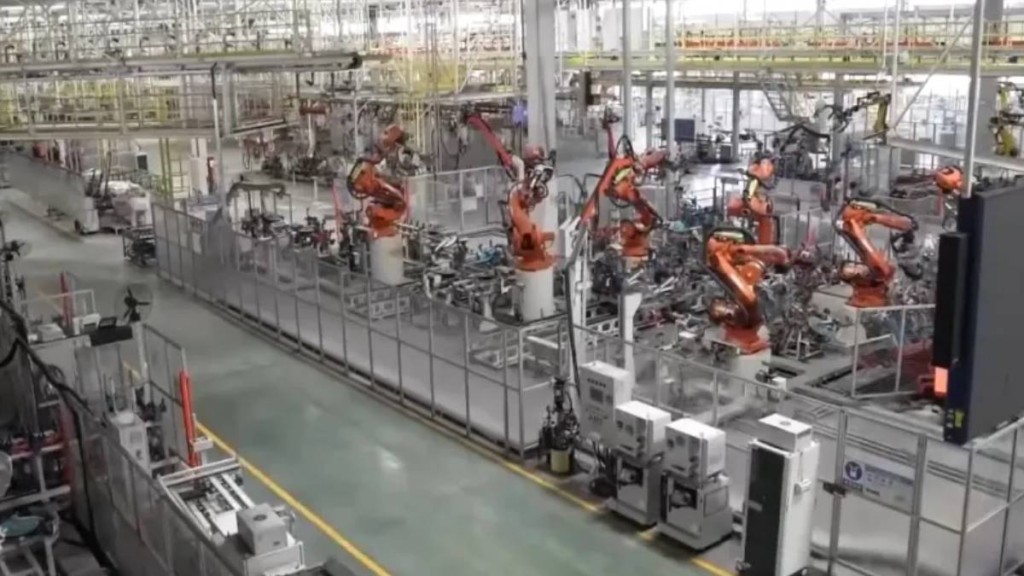 哪吒汽車破產，多地政府補貼的生產線已丟空。焦點訪談