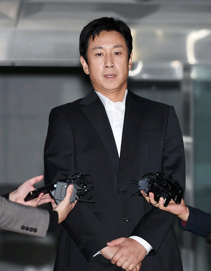 李善均10月28日到在警局接受調查。